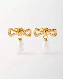 Edge of Ember Style | Bow Pearl Bracelet