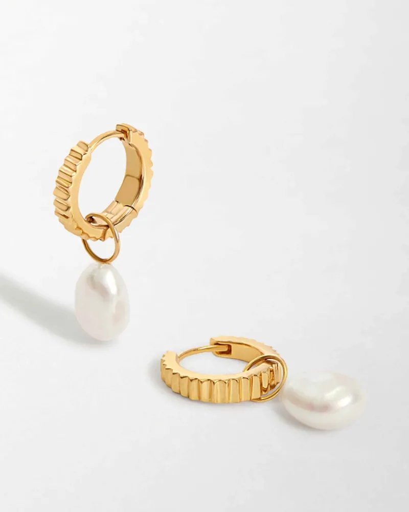 Edge of Ember Style | Mirage Pearl Necklace